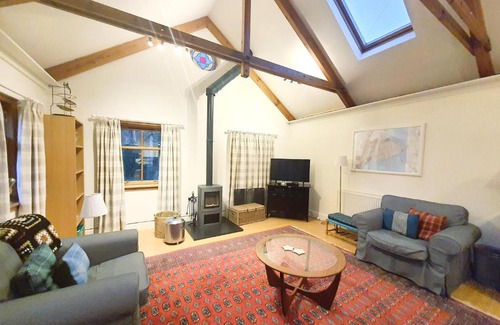 Trinity Apartment | Edinburgh 2-Bedroom Cottage with Parking - Ground Floor