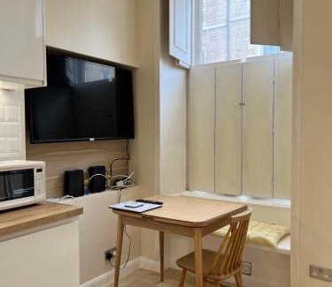 Tollcross Apartment | Edinburgh city centre 1Bed flat near Castle & Uni