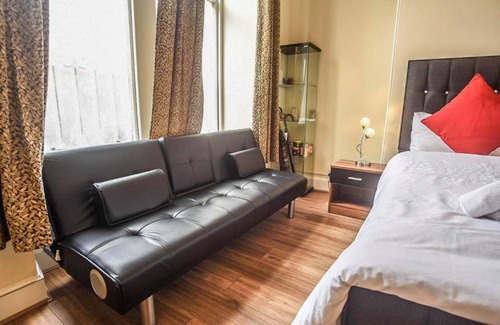 Tollcross Apartment | Edinburgh ground floor City Centre Flat Close to Princess Street