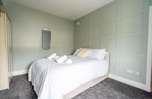 Goole House | Edinburgh Street House 3 Bed, 4 Guest