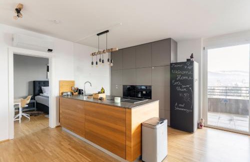 Graz-Straßgang Apartment | EDLER WOHNRAUM Panoramablick 3 SZ Boxspringbetten, E-Ladestation, Kaffeevollautomat, Klima, Lift, Terrasse & 2xTG