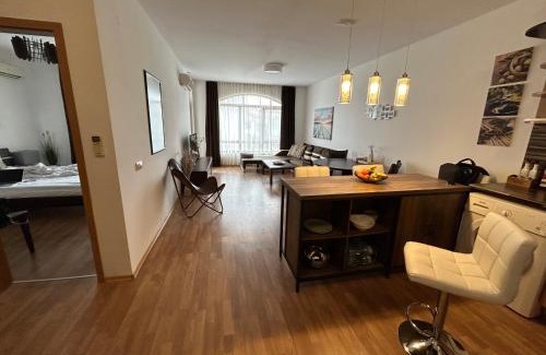 Aheloy Apartment | Edmond Apartment-Highspeed-Internet-Free!