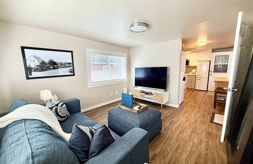 The Bowl of Edmonds House | Edmonds Getaway Cottage: Heart of Downtown, Kitchen, W/D, & Parking!