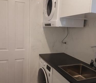 Glenwood Apartment | Edwin Place Apartment