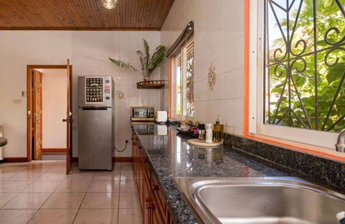 Zig Zag Ward Villa | Effi Mountain View Colibri Villa