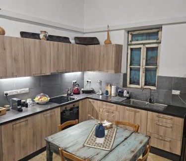 Vasa Koilaniou House | Eftychia's traditional and cozy adobe house!