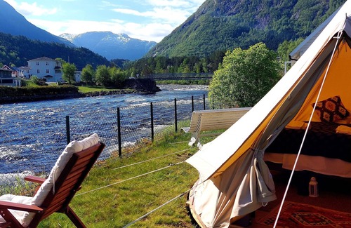 Eidfjord Bed & Breakfast | Eidfjord Riverside Apartments & Glamping