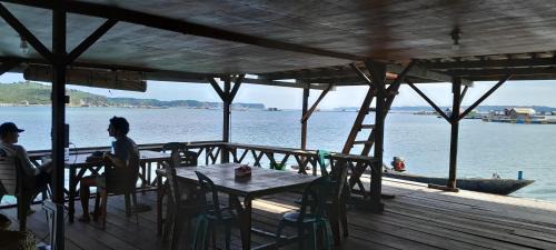 Jerowaru House | Ekas beach floating Homestay and resraurant