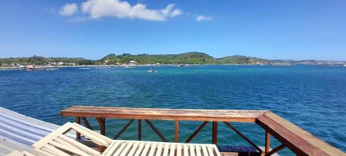 Jerowaru House | Ekas beach floating Room and suite