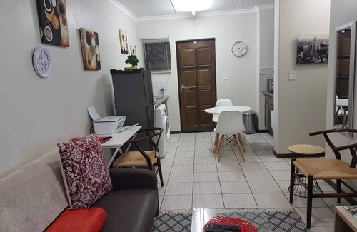Kempton Park Apartment | Ekuthuleni- A tranquil nest