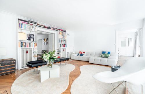 Quartier de la Place-Vendome Apartment | Elégance Vendôme & Tuileries