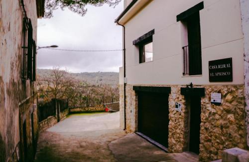 Hueva House | El Aprisco, con piscina climatizada en Hueva-Guadalajara