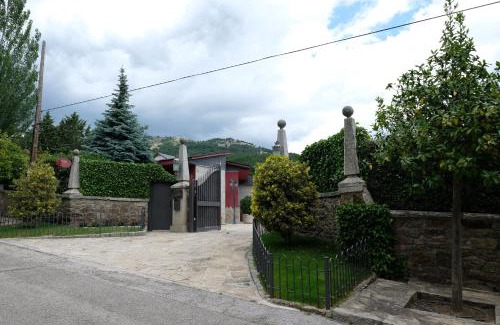 Miraflores de la Sierra Villa | El Barranco de Miraflores