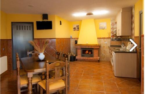Rades de Abajo House | El Encanto de la Villa