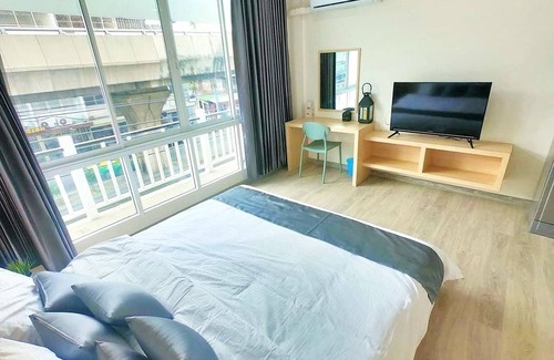 Bang Khun Phrom Hotel | El Huq