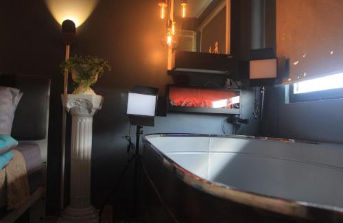 Balibago Bed & Breakfast | EL MEIR PRIME CABIN w/Bathtub near EK