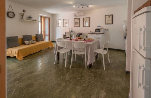 Vernazza Apartment | El Nin Apartment with Terrace