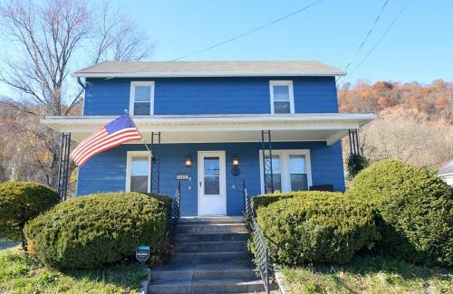 Berkeley Springs House | El Refugio - Pet Friendly, Grill, Wifi, Zen Garden, Downtown Location, Fire Pit