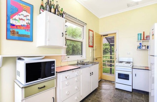 Hayborough House | "Elandra" Hayborough - Pet Friendly, No Fencing