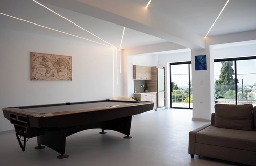 Filaki Villa | Elarchon Villa with 6 Bedrooms & Private Pool& Gym-Playroom