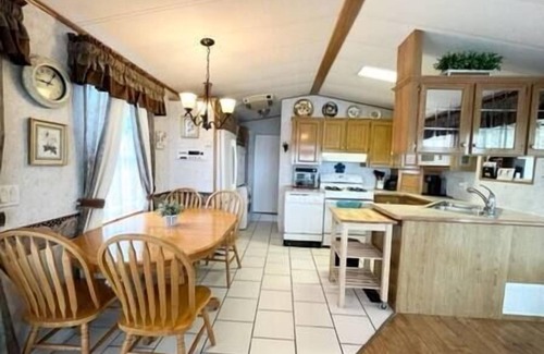 Sherkston House | ELCO BEACHFRONT Piece of Heaven - Beautiful Premium Cottage