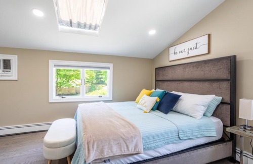 Huntington Station Apartment | Elegance at Huntington Spacious Family Apt Yard