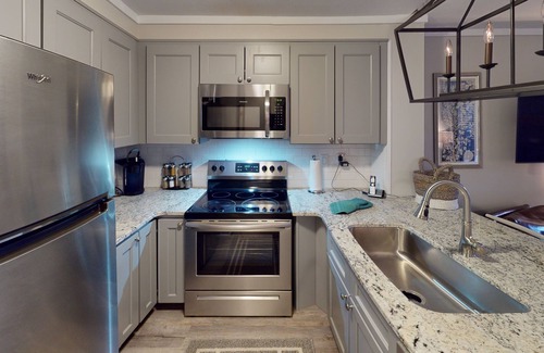 Snowshoe House | Elegant 1BR Escape in Powder Ridge by RedAwning