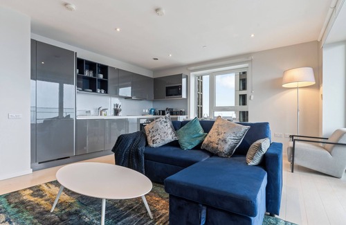 Stratford and New Town Apartment | Elegant 2 Bed Apartment Within Many Attractions