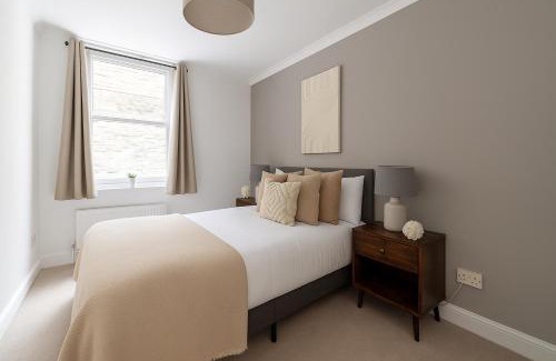 Avonmore and Brook Green Apartment | Elegant 2 Bedroom Apartment in Battersea