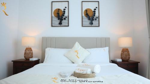 Abu Dhabi Apartment | Elegant 2BR Golf View Oasis in Yas Island - Maids Room, Pool & Near Yas Mall