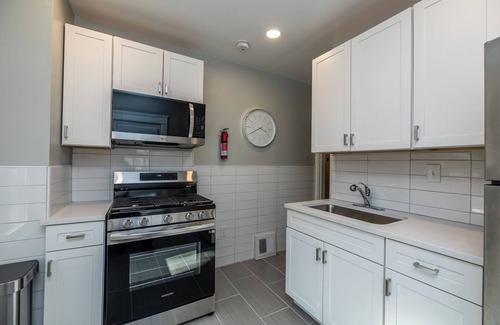 Shaker Heights Apartment | Elegant 2BR Larchmere Classic ~ Near Cleveland Clinic & Case Western University