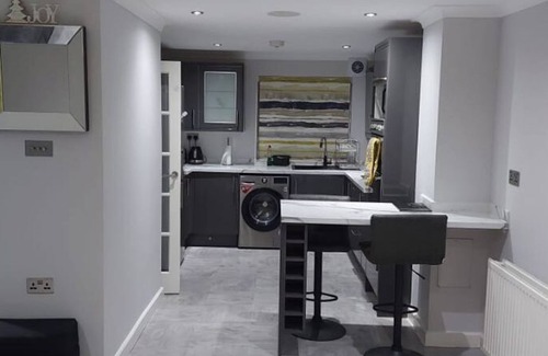 South Ockendon House | Elegant 3-Bedroom Home, sleeps up to 5 guest.
