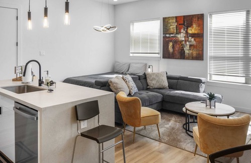 OST - South Union House | Elegant 3BR Crib Sleeps 12 Garage Gym Access