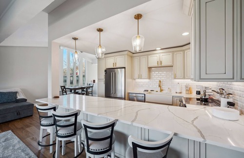 Lake Geneva Condo | Elegant 4-Season Lake Geneva Condo w/Fireplace!