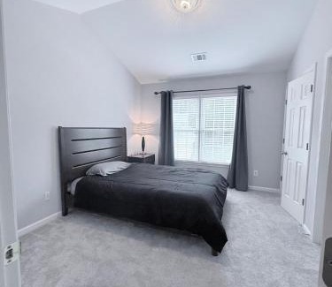 Peachtree Corners House | Elegant 5BR Executive Home in Peachtree Corners Min 31 days