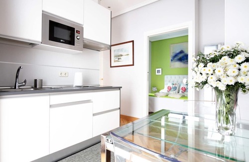 Goya Apartment | Elegant and bright golden mile apartment