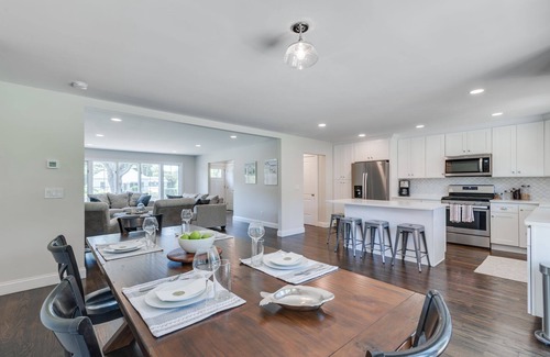 Jamesport House | Elegant and spacious North Fork home; near beaches, vineyards, farms and dining.