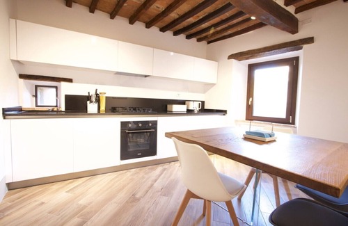 Monticchiello Apartment | Elegant apartment with garden view and rooftop terrace