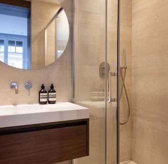 8th Arrondissement Ski Chalet | Elegant apartment - AC- 2BR-6P- Madeleine