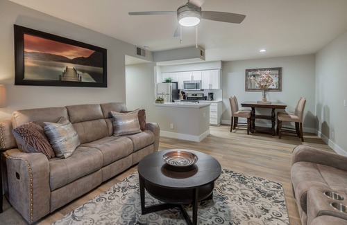 Roseville Apartment | Elegant Apartment Home - Excellent For Long Stays