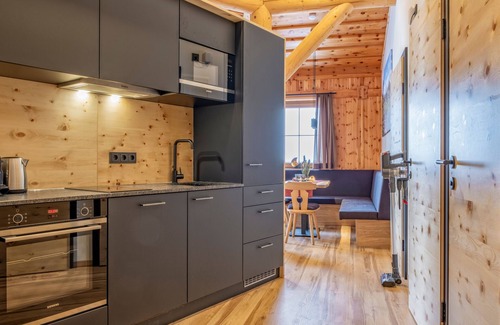 Weisspriach Apartment | Elegant apartment with sauna and ski-in/ski-out