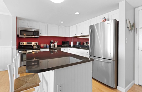Ocean Park Condo | Elegant Beachfront Condo With Pool