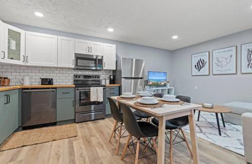Mayfield House | Elegant Boho Retreat - 8 min to WEM