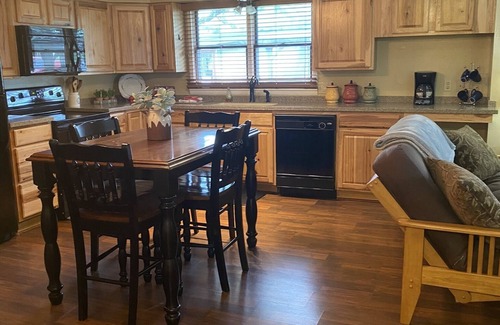 Lebanon House | Elegant Cammi’s Retreat in the perfect location