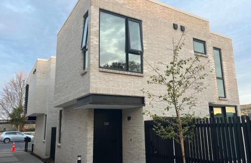 Sydenham Apartment | Elegant City Suite 2Bedrooms