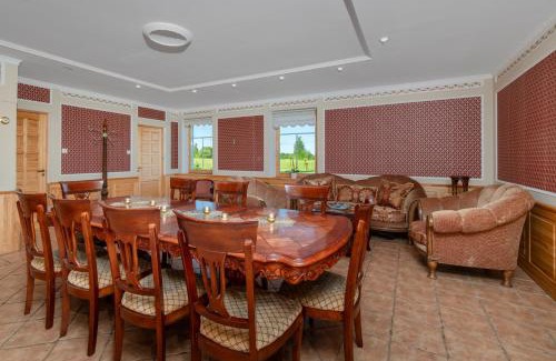 Jarva County House | Elegant Conference room at Sinso Talu