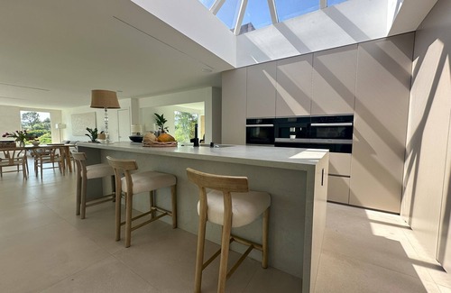 Bel Air House | Elegant Contemporary home in Bel Air close to West Gate entrance