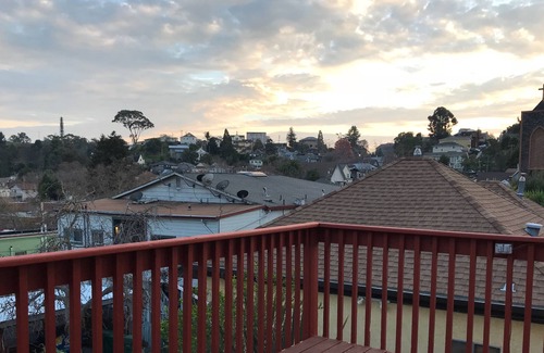 Richmond House | Elegant Cottage in Quaint Point Richmond for Extended Stay