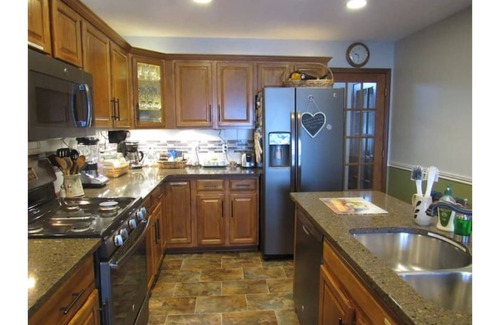Perry House | Elegant Country Home, Hot tub, fishing pond, ping pong