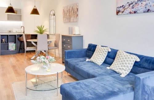 Westcliff-on-Sea Apartment | Elegant & Cozy 1BR City Centre Nr Cliffs Pavillion by Luxiety Stays